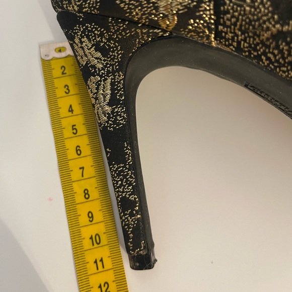 Black and gold print, size 10 - Picture 2 of 6